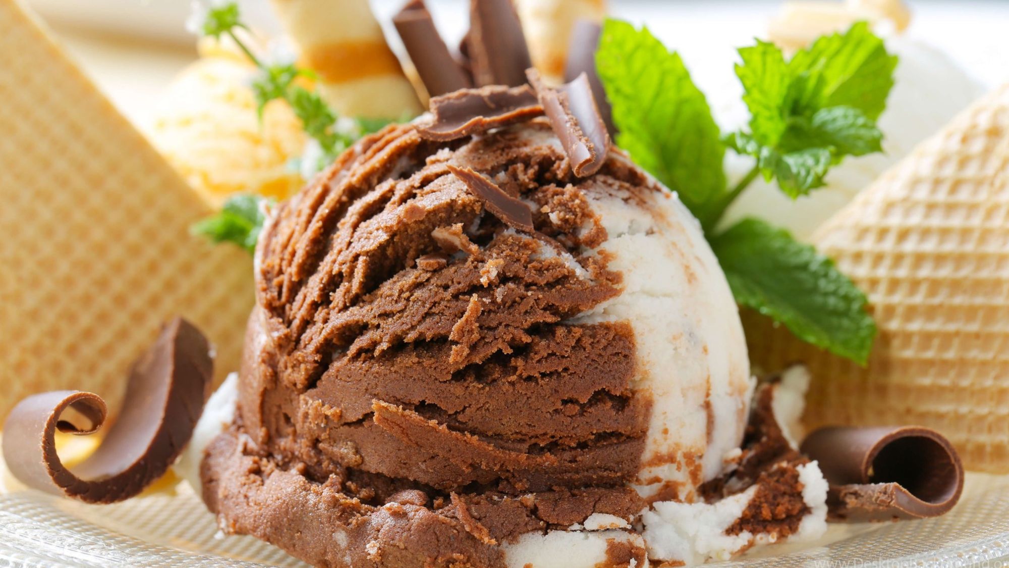 Top ice cream flavors in a plate everyone should try